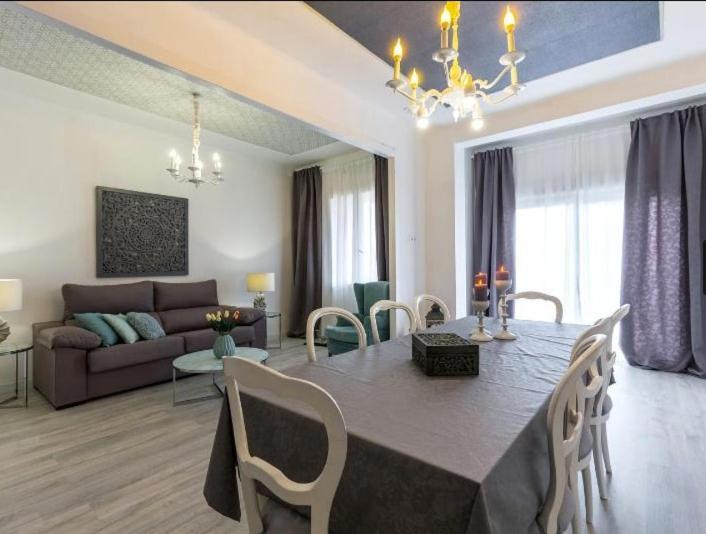 Nice, Cozy, Fcb Stadium,payment Parking Apartment