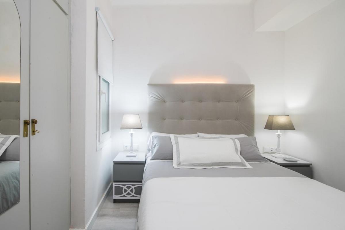 Nice, Cozy, Fcb Stadium,payment Parking Apartment